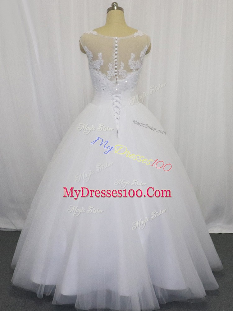 Scoop Sleeveless Clasp Handle Wedding Gowns White Tulle