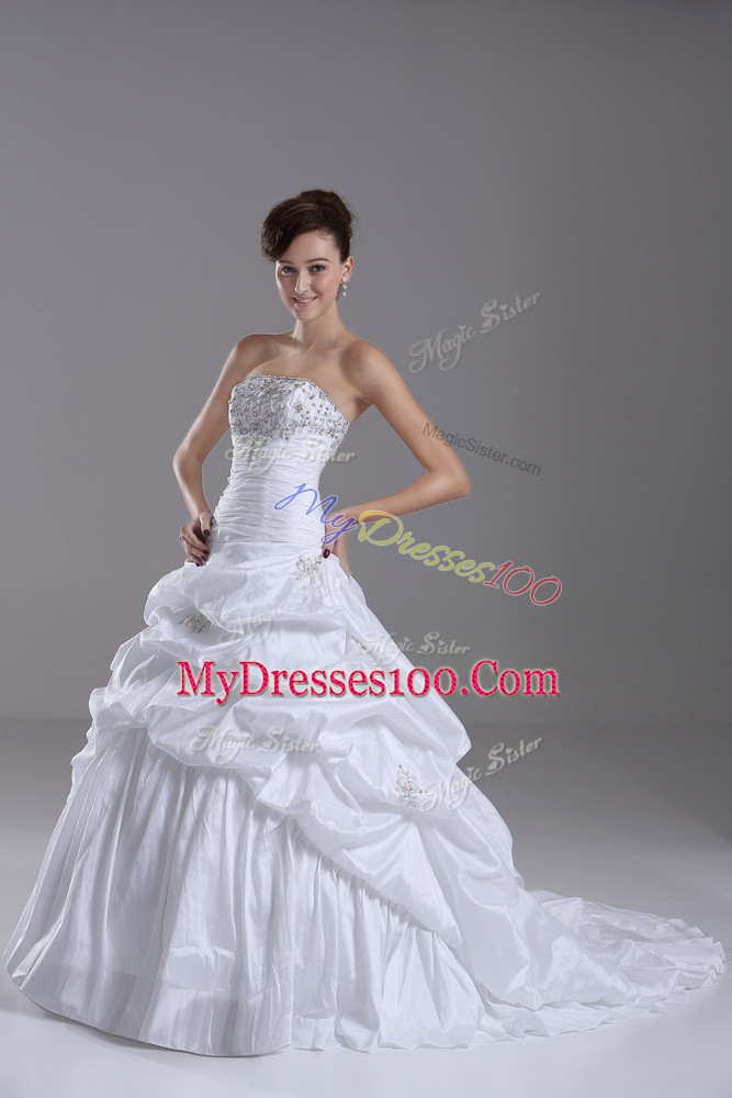 Modern Ball Gowns Sleeveless White Wedding Gown Brush Train Lace Up