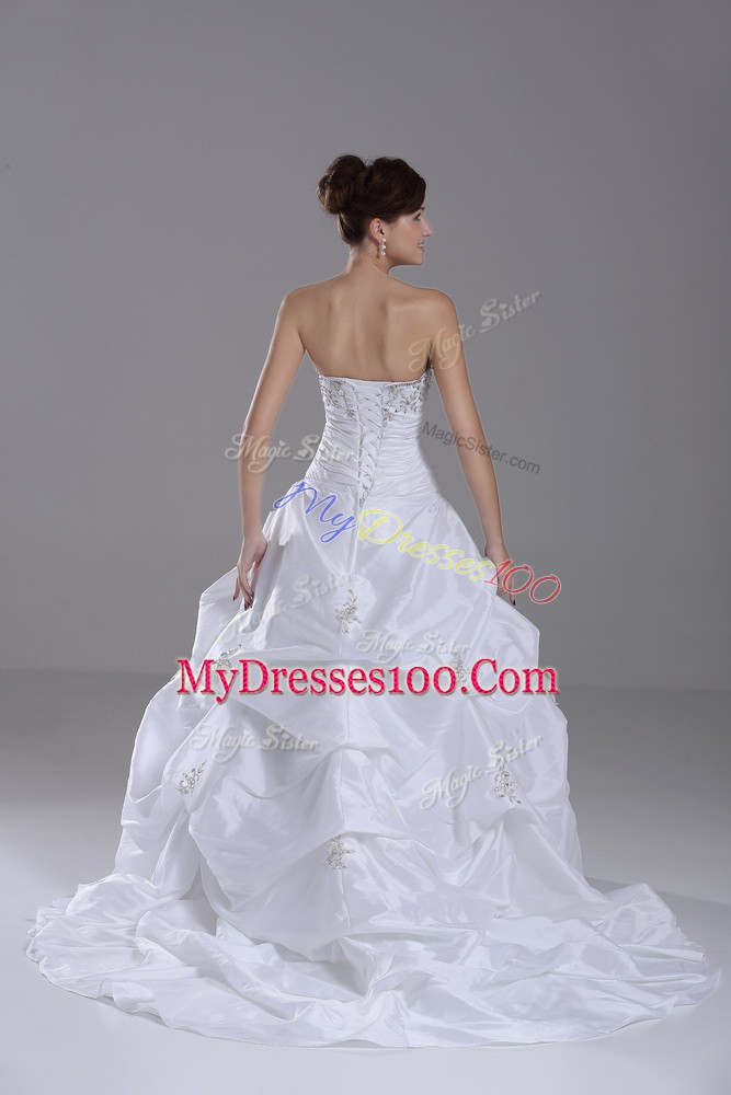 Modern Ball Gowns Sleeveless White Wedding Gown Brush Train Lace Up