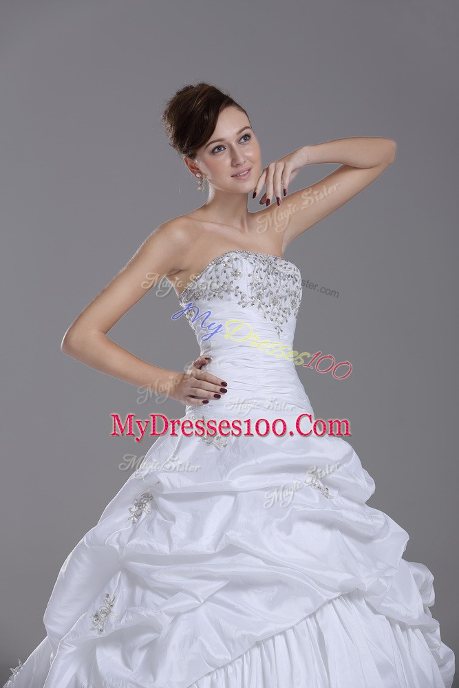 Modern Ball Gowns Sleeveless White Wedding Gown Brush Train Lace Up