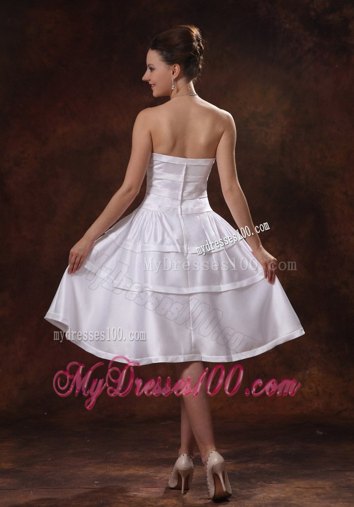 Simple Strapless Knee-length Wedding Dresses with Zipper Up Back