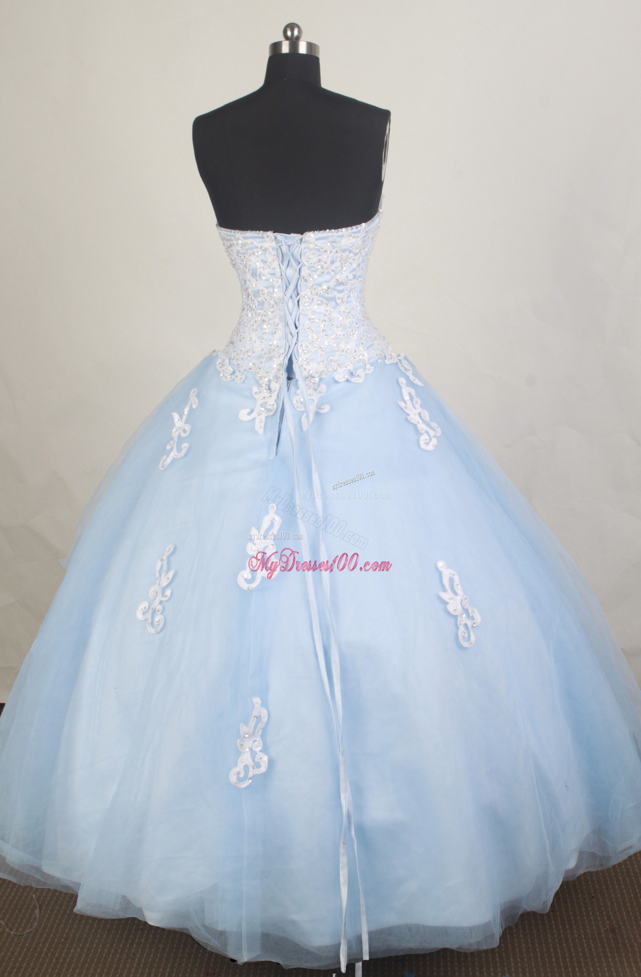 Beaded Appliques Decorate Dress for Quinceanera in Light Blue