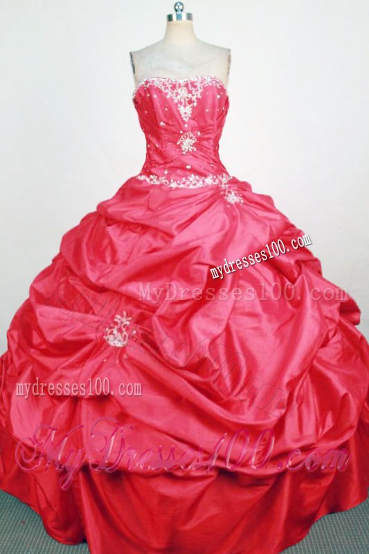 Popular Red Pick-ups Quince Dress Decorated with White Appliques