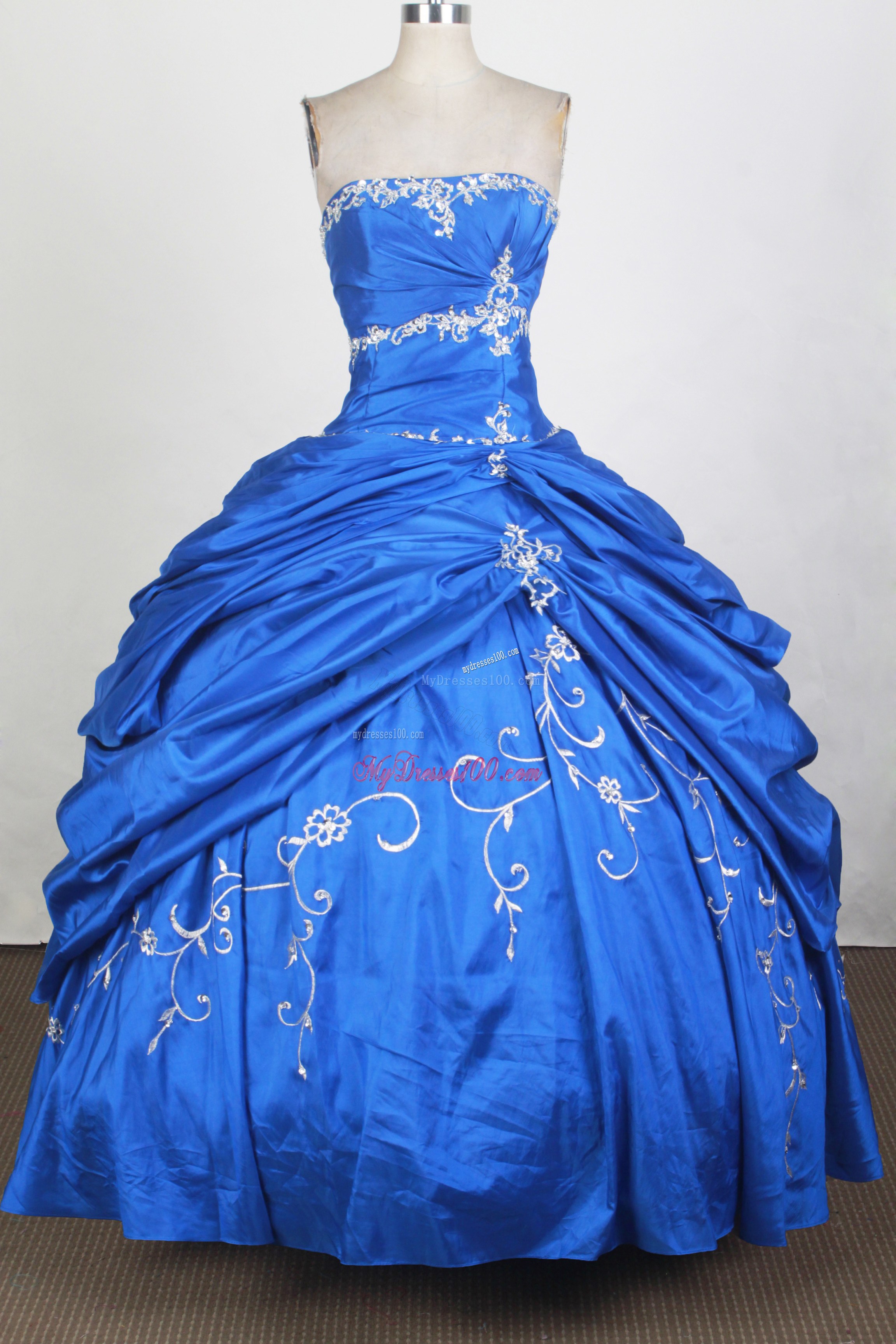 Embroidery and Pick-ups Quinceanera Dress in Royal Blue