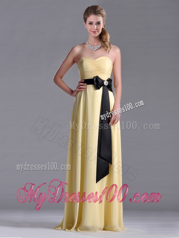 Beautiful Sweetheart Yellow Dama Dress with Ruching and Black Bowknot