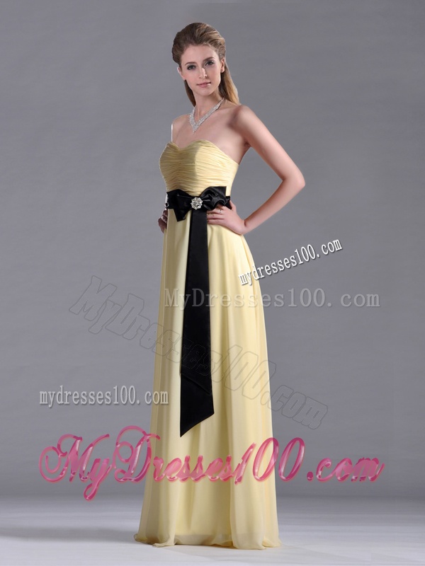 Beautiful Sweetheart Yellow Dama Dress with Ruching and Black Bowknot