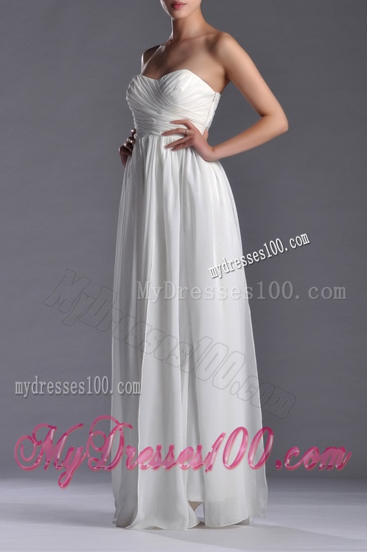 Exquisite Empire Sweetheart Ruched White Long Dama Dress in Chiffon