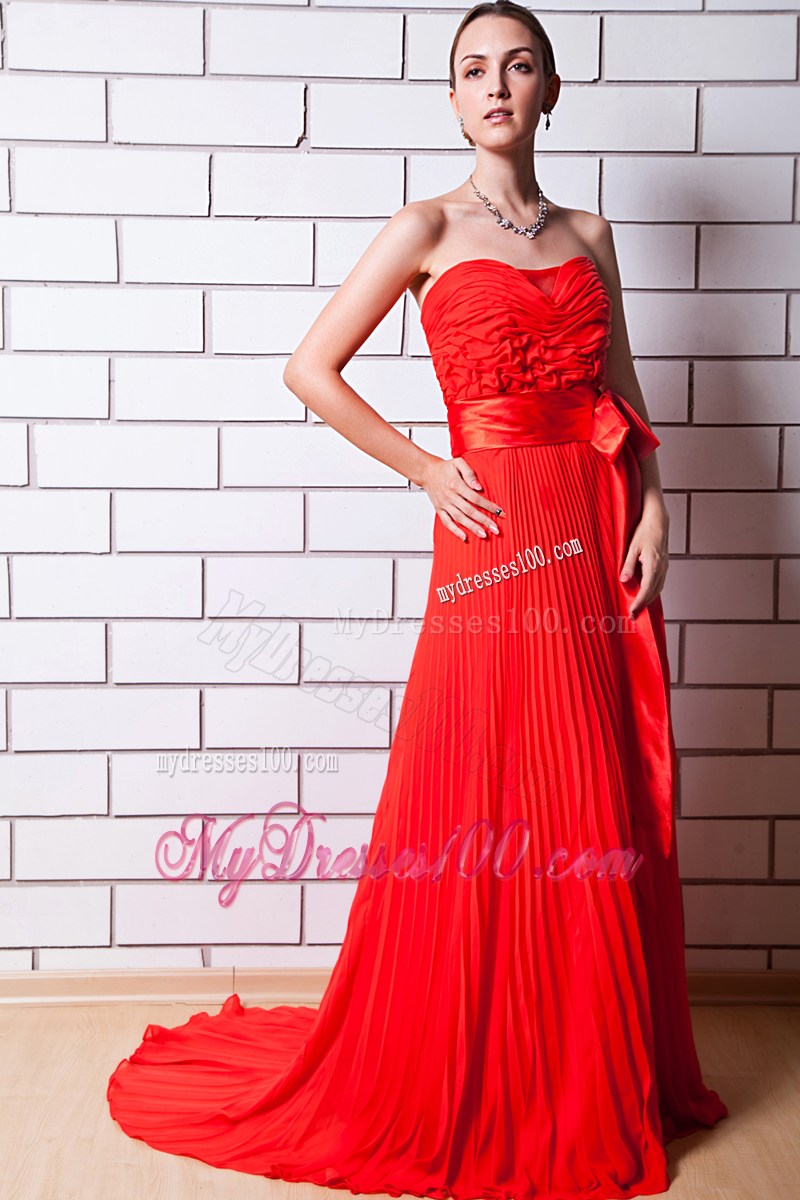 Red Column Strapless Evening Dress with Pleated Brush Train