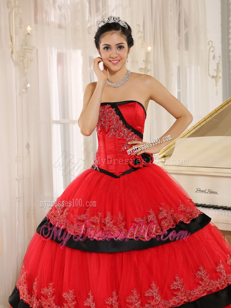 Red Puffy Lace-up Back Quinceanera Dresses with Lace Appliques