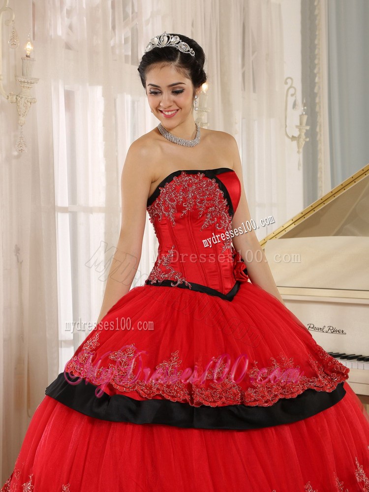 Red Puffy Lace-up Back Quinceanera Dresses with Lace Appliques