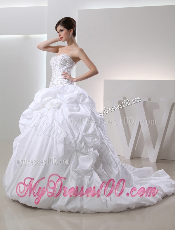 2016 Ball Gown Sweetheart Neck Wedding Dress with Pick-ups and Appliques