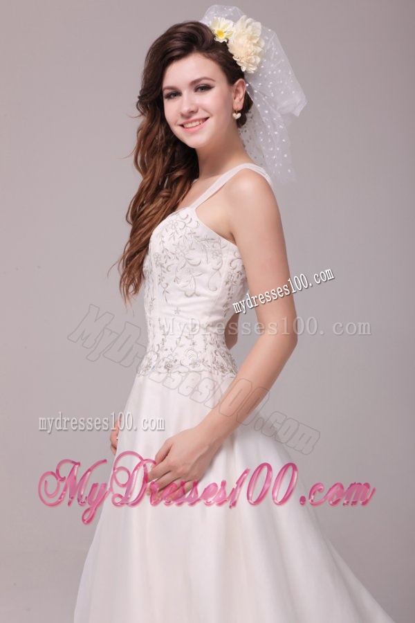 Wide Straps Appliques Decorate Wedding Dress with Court Train