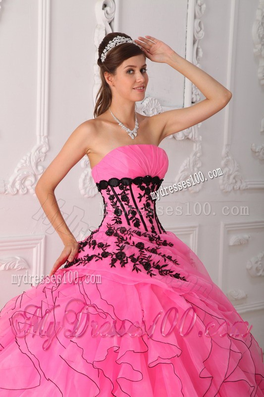 Brand new Sweet Pink Strapless Ruffles Sweet 16 Dresses with Black Appliques