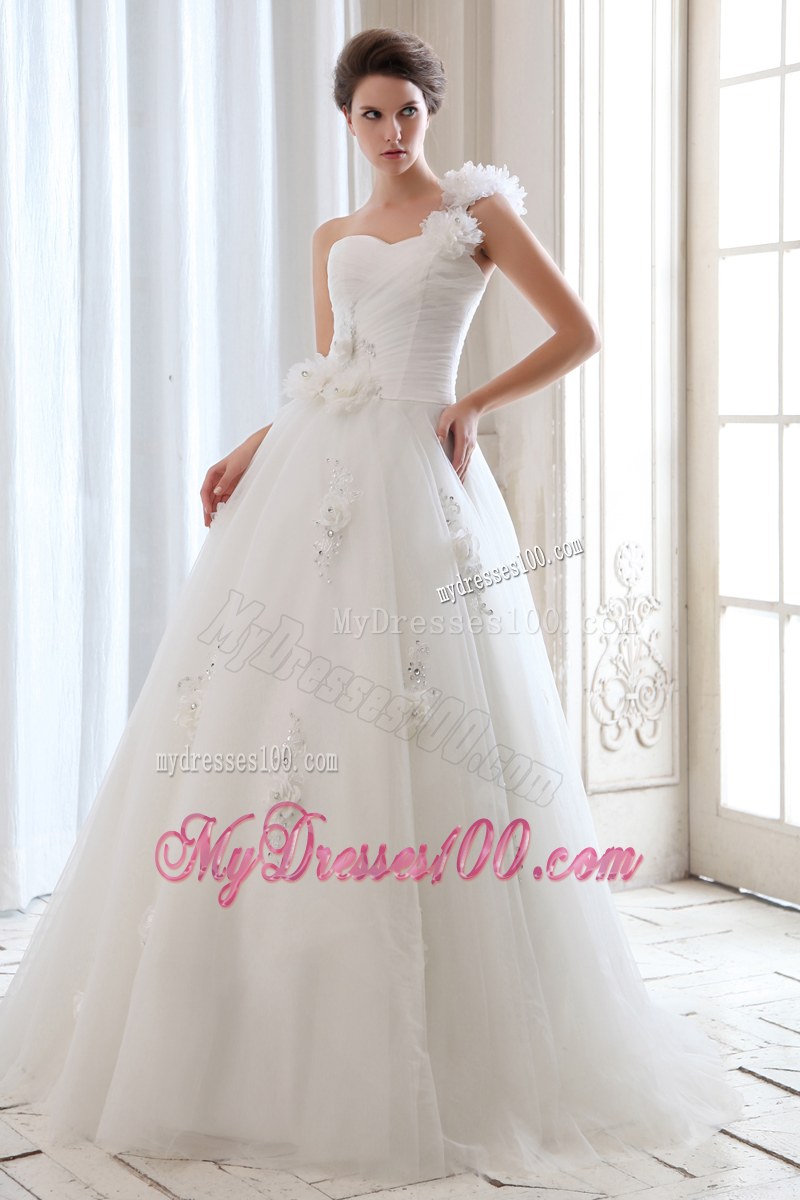 One Shoulder Handmade Flowers White Wedding Bridal Gown with Beading