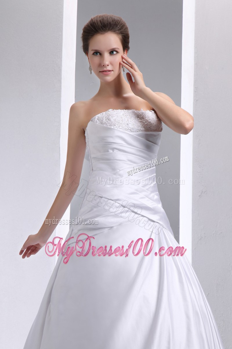 Jewelries Appliques and Ruching Decorated Court Train Wedding Dresses