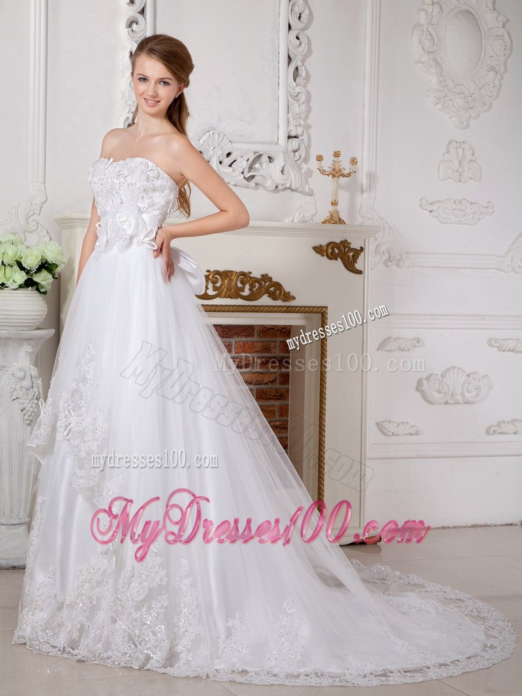 Sweetheart Court Train Appliques Decorated Lace Bridal Gown for Wedding