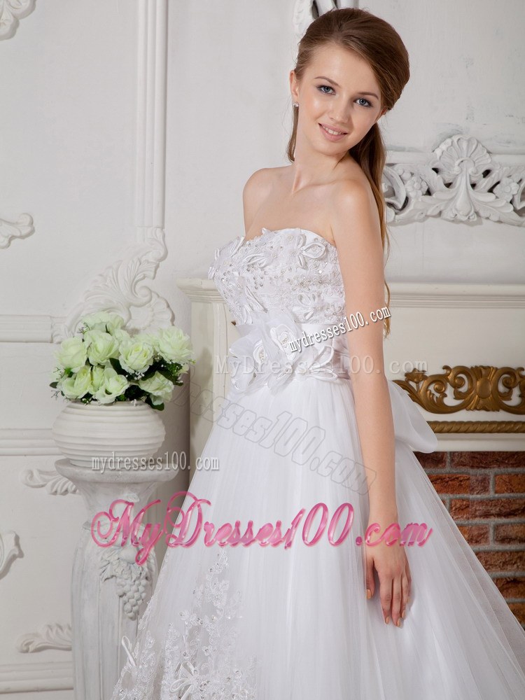 Sweetheart Court Train Appliques Decorated Lace Bridal Gown for Wedding