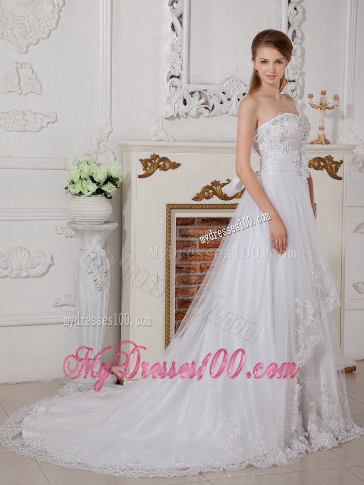 Sweetheart Court Train Appliques Decorated Lace Bridal Gown for Wedding