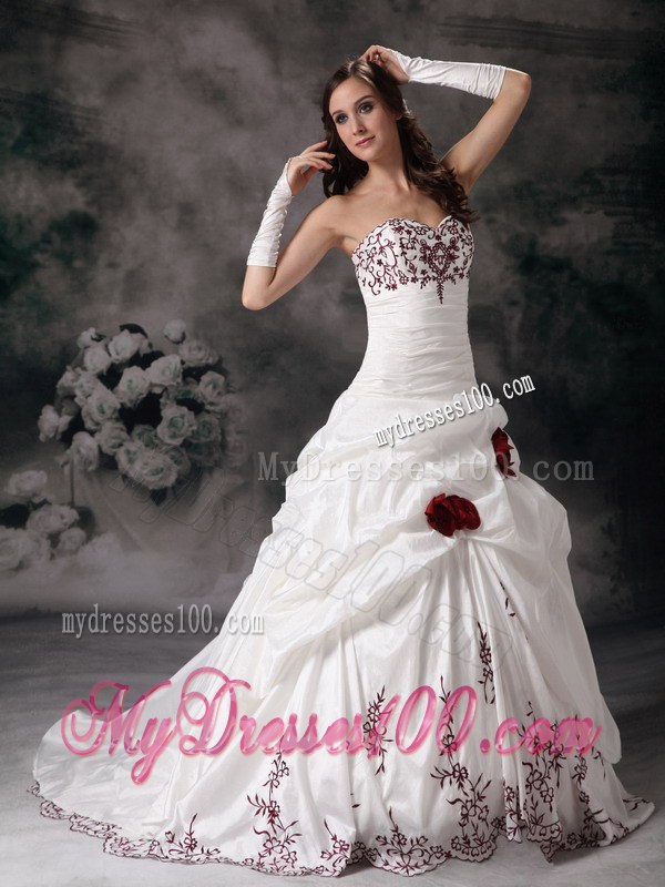 Beautiful White Pick-ups Wedding Dress with Handmade Flowers Embroidery