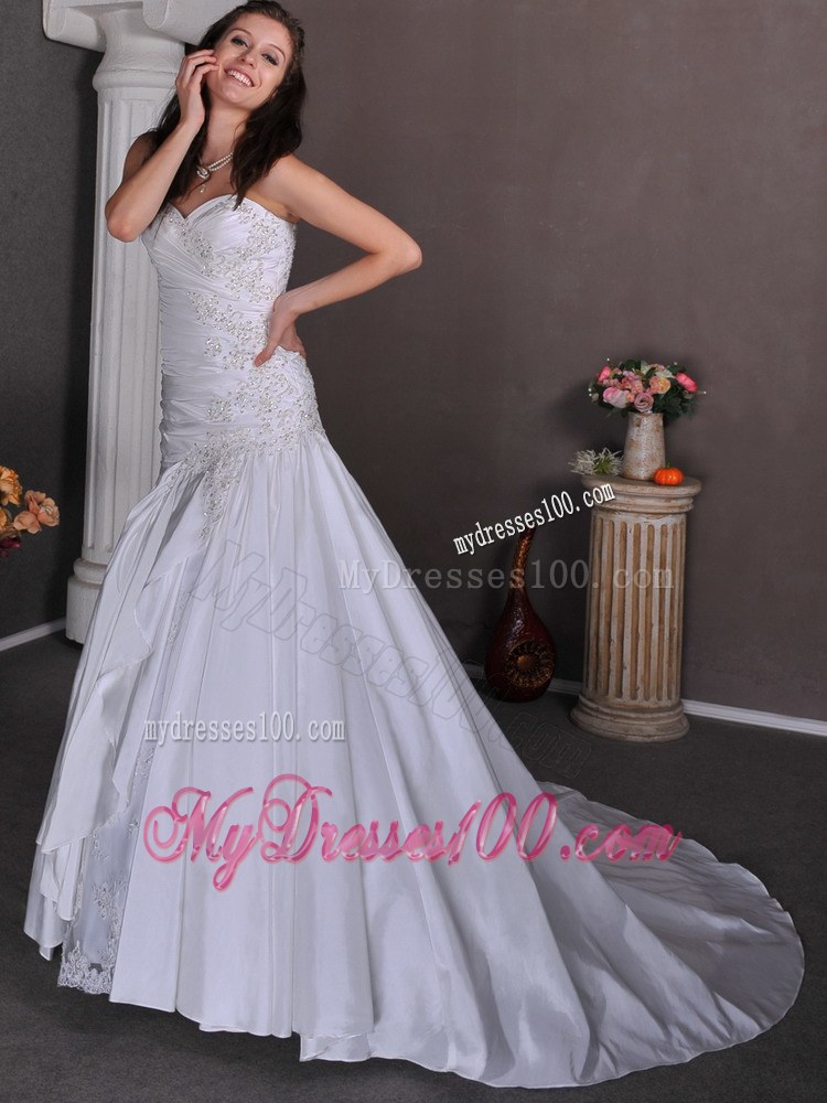 Sweetheart Ruche and Appliques Decorated Chapel Train Bridal Gown for Wedding