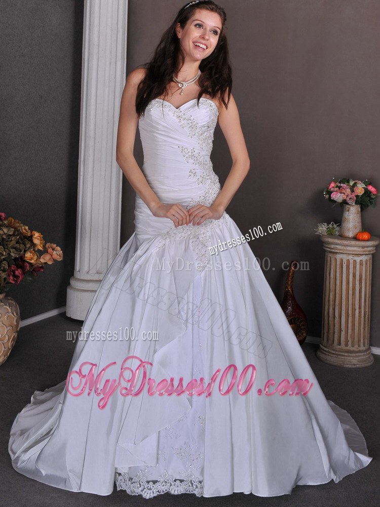 Sweetheart Ruche and Appliques Decorated Chapel Train Bridal Gown for Wedding