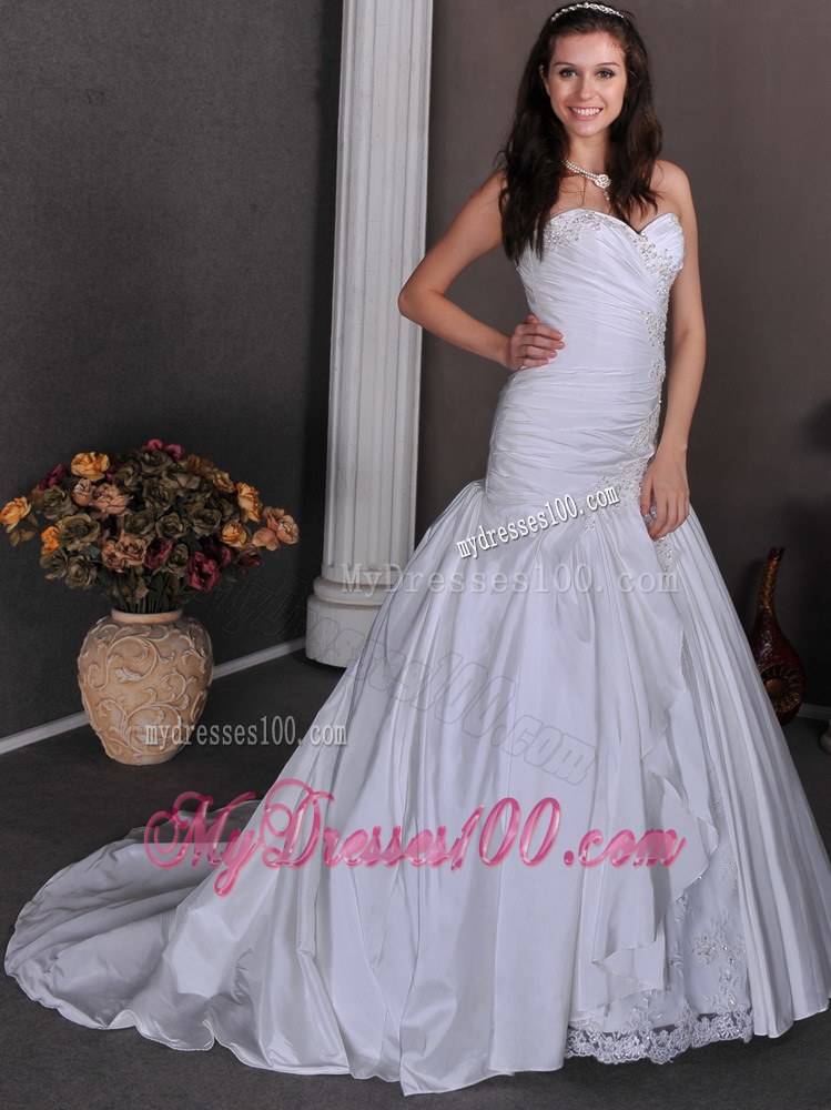 Sweetheart Ruche and Appliques Decorated Chapel Train Bridal Gown for Wedding