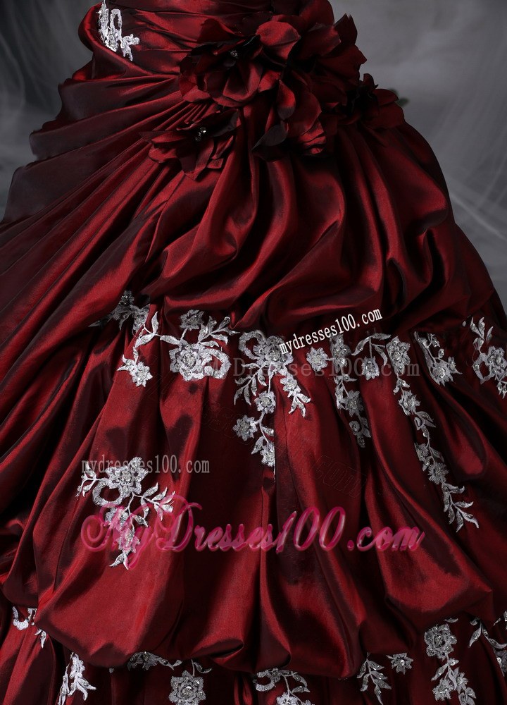 2013 Exquisite Burgundy Strapless Appliques Quinceanera Dress